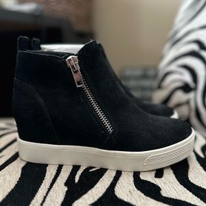 NEVER WORN Steve Madden Wedge